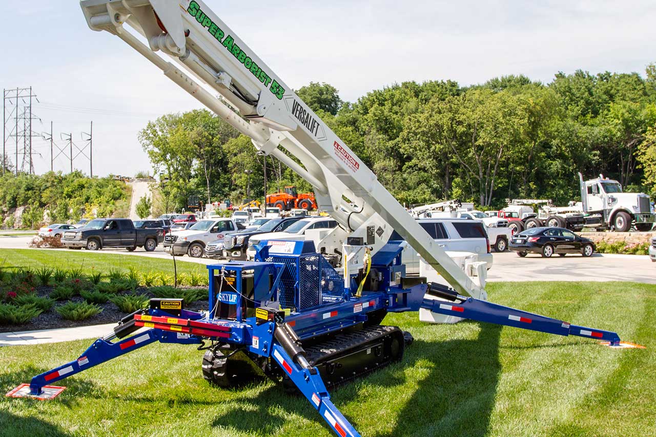 Skylift Mini Arborist Super 53 Backyard Bucket – Custom Truck One Source