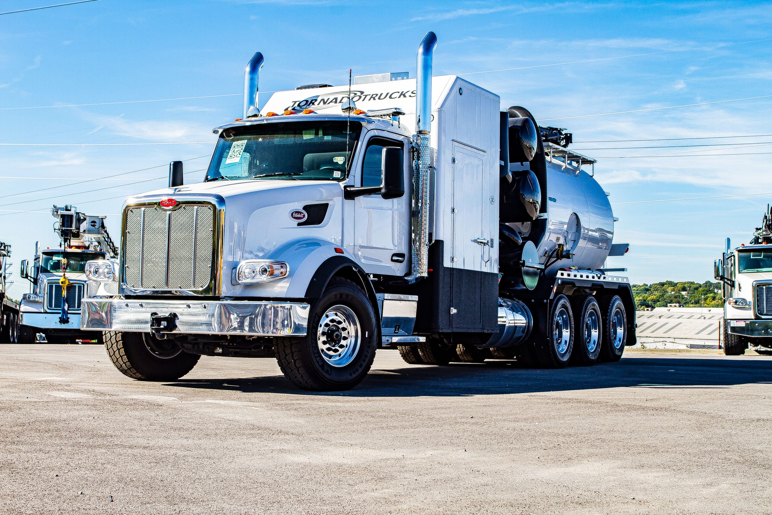 Custom Truck One Source - #ICUEE2019 Preview: #Tornado F4 Eco-Lite  #Hydrovac Truck  Booth: N-3017 This Tornado F4 Eco Lite hydrovac boasts a  tridem axle with a 90″ x 10′ tank and